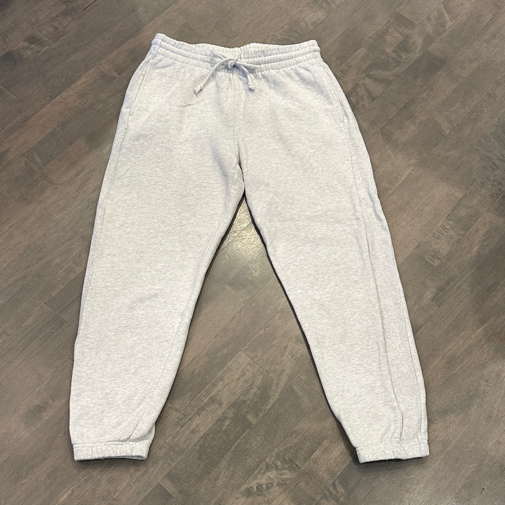 TNA Cozy Fleece Boyfriend Sweatpants in Light Gray Size M.  perfect!